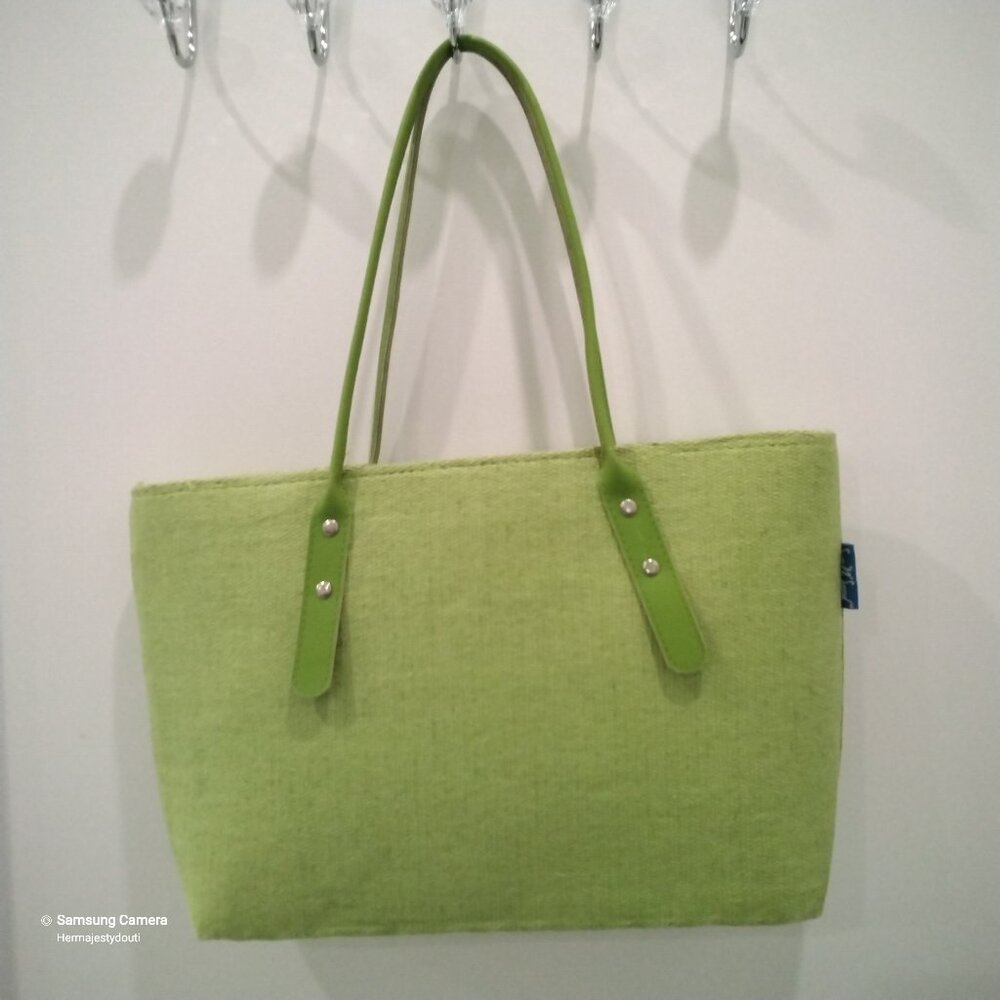 Lime Green Sun & Sand Beach Bag w/Pockets 18"x10"x 4", 9" Double Strap Drop GUC